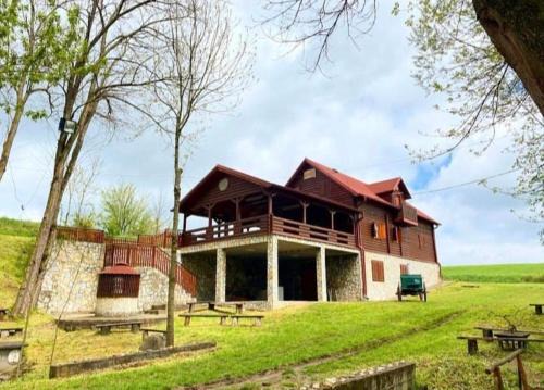 Mladenovac House | Etno kuća Mezul