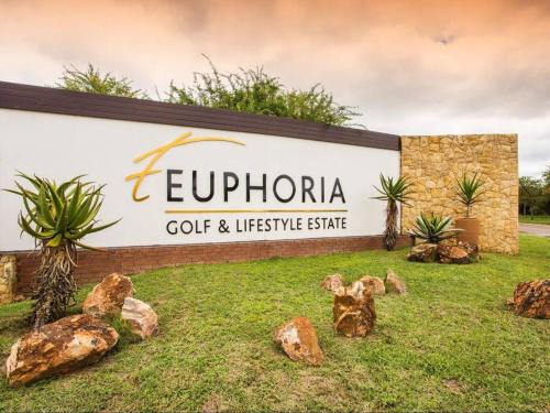 Mookgopong House | Euphoria Golf Estate House 196 Rooibok