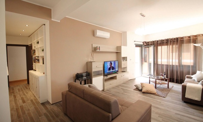 Quartiere XXXI Giuliano Dalmata Apartment | Eur Bright Spacious Apartment with balconies and parking only for small cars