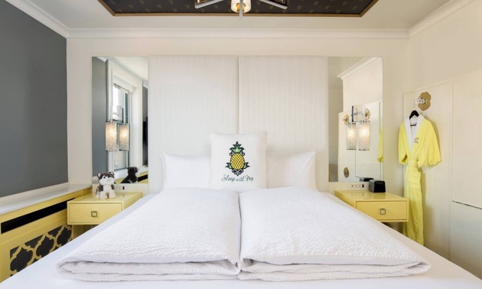 Columbus Hotel | European-style Room w/Lively Bar & Restaurant close to everything!