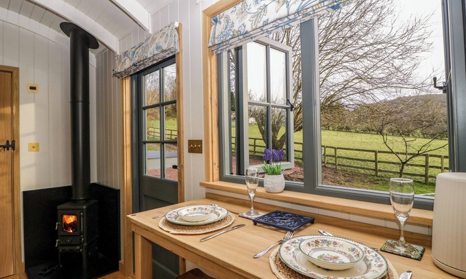 Moreton Cottage | Evendine Hut @ Evendine Cottage