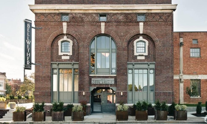 Tyler Park Apartment | Everett Business Suite 208 at The Bellwether Hotel