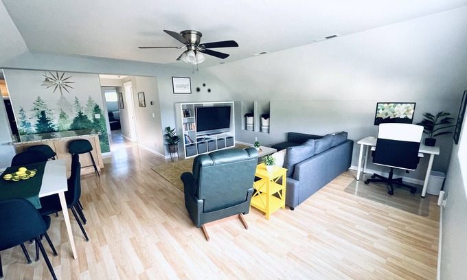 Eugene Apartment | Evergreen Landing-Modern APT Perfect for Duck Fans