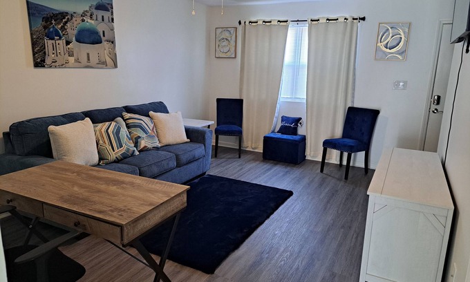 Albany Condo | Everything you need and more!
