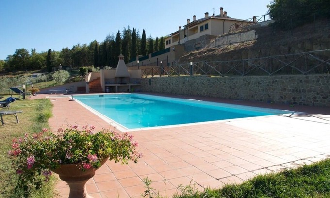 Bucine House | Excellently located ground floor property within a residence with pool