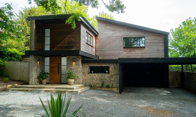 Albourne Apartment | Exceptional House Hot Tub I Parking I Nature I 9 miles from Brighton