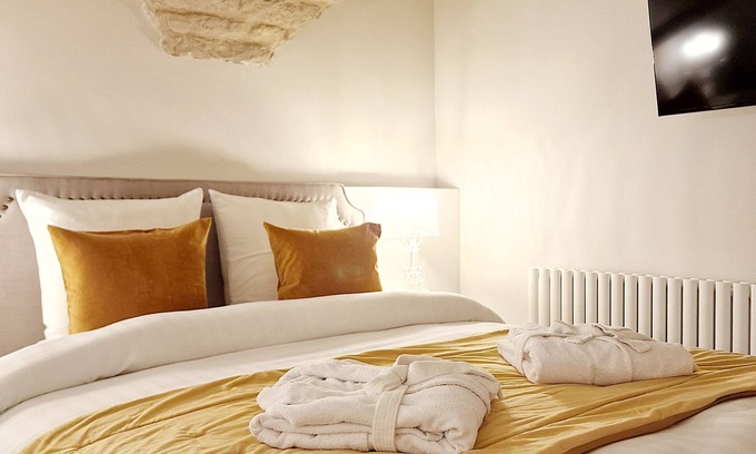 Dole Apartment | Exceptional suite with jacuzzi and private sauna