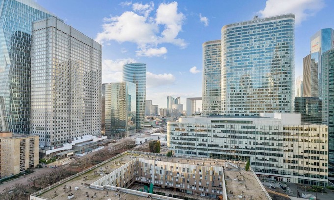Gambetta Apartment | Exceptional terrace apt - La Défense - Bail Mob
