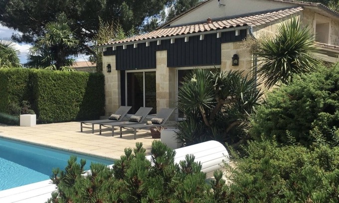 Cubnezais Villa | Exceptionnel Proche Bordeaux Maison de Charme Jacuzzi Sauna Piscine Privatifs