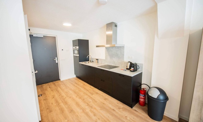 Kop van Zuid Apartment | Excited serviced studio 44m2 -PRH14E-
