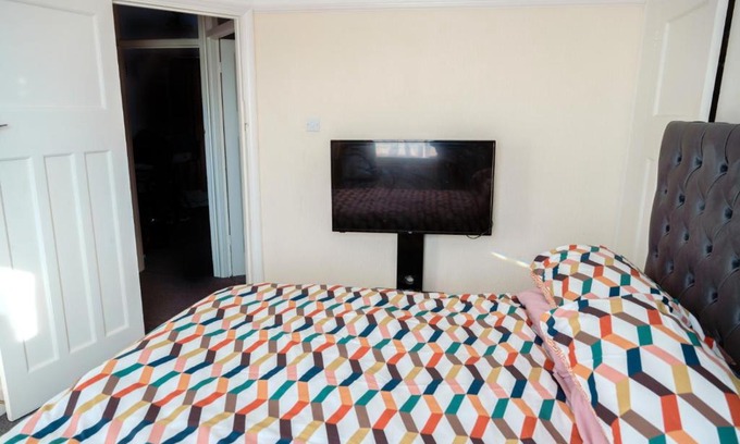 Loxford House | Exclusive 26 room