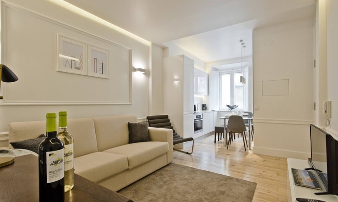 Merces Apartment | Exclusive Downtown Apartment (C74)