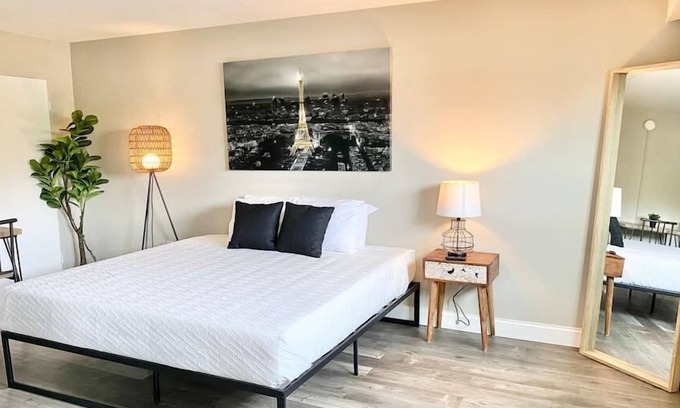 Dayton Condo | Exclusive Downtown Condo | Beachfront | Free PRKNG