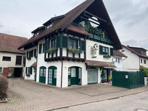 Hausen im Wiesental Apartment | Exclusive FWO mit kleinem beheizbarem Pool zum Schwimmen und Massieren
