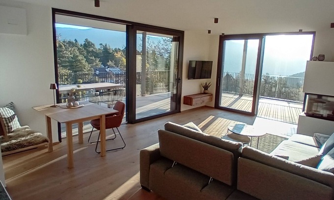 Tesimo Apartment | Exclusive panoramic apartment with fireplace! Centrally located between Merano and Bolzano.