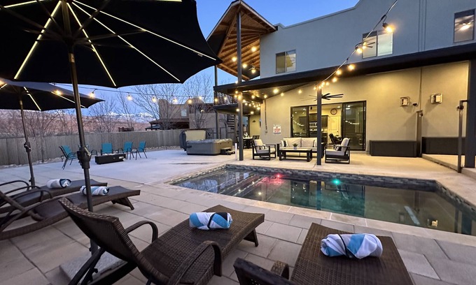 Moab South Valley House | Exclusive Retreats Desert Hideaway 3 Bedroom all Suite home with Private pool #2