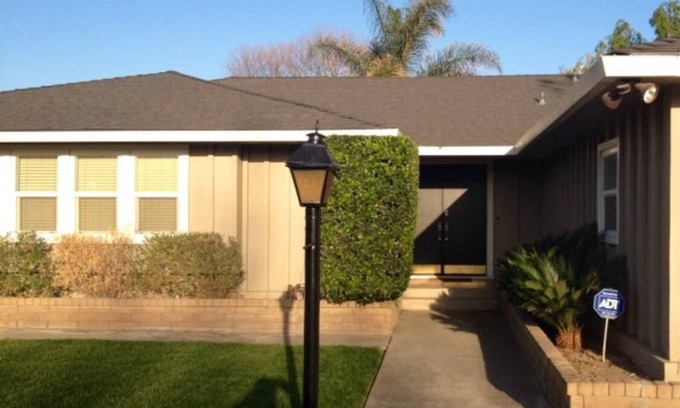 Modesto House | Executive 3/2 Quiet neighboorhood. Fully furnished 2 car garage.