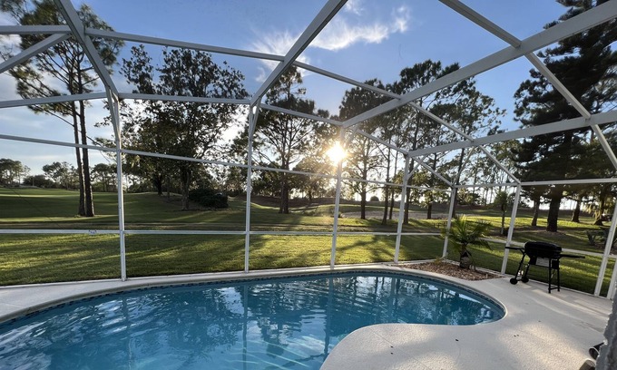 Haines City House | Executive 5 Bedroom Home near Disney on Golf Course