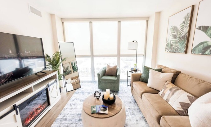 Fort Myers River District Apartment | Executive King Suite City View | Downtown Ft Myers