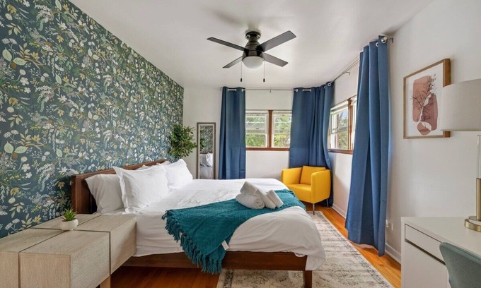 Westmont Apartment | Executive Retreat - 2 Parking Spaces, Sleeps 4!