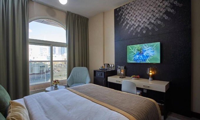 Al Khan Apartment | Executive Suite Al Khan Beach By Luxury Bookings