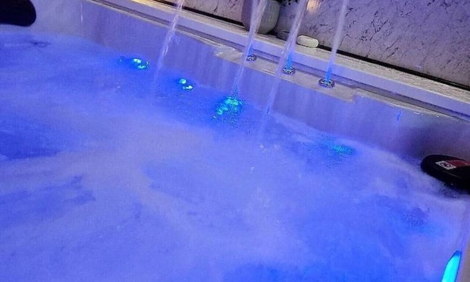 The Westside Apartment | Exotic Jacuzzi Apartment