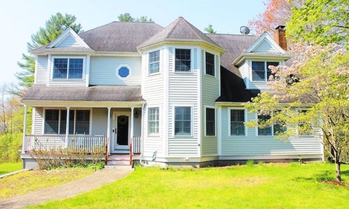North Pembroke House | Expansive 4 bedroom Boston Area
