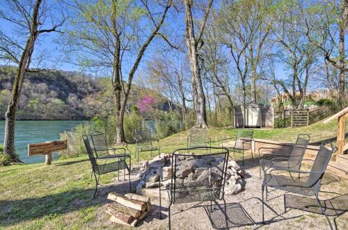 Cotter House | Expansive Cotter Cabin on White River with Deck!