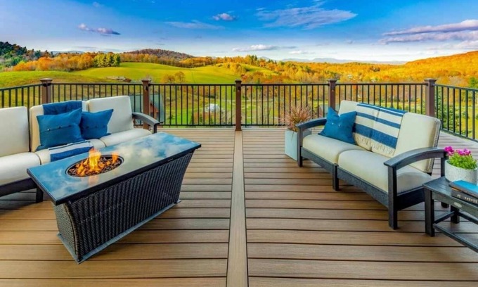 Boone Cabin | Expansive mountain views, Hot Tub, 1 mi to Blue Ridge Pkwy, Chef's Kitchen