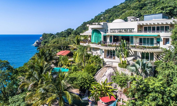 Boca de Tomatlan Villa | Experience Luxury Living at Our Ocean Front Villa in Puerto Vallartan