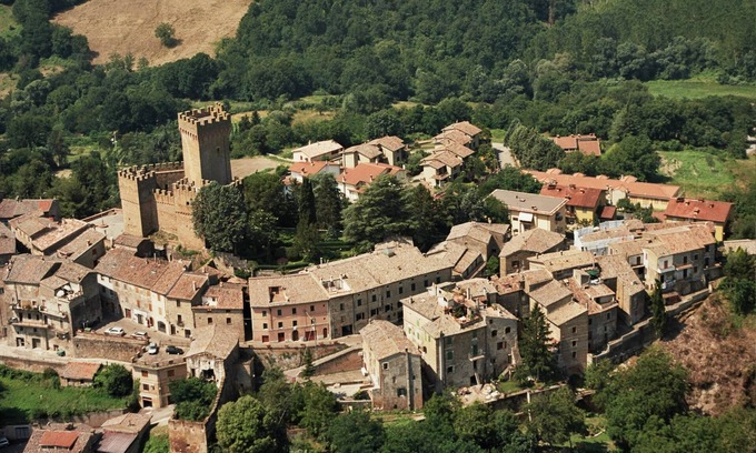 Proceno Apartment | Experience a breathtaking vacation in a castle, restaurant, stunning views