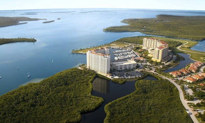 Pelican Resort | Experience a luxurious stay on the water at Marina Village in Cape Coral, Fl!