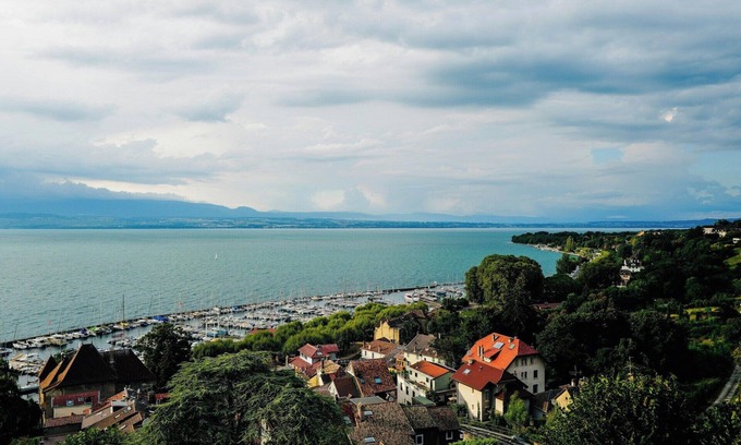 Lake Forest House | Experience a Stylish Retreat at our new South Portland Hotel