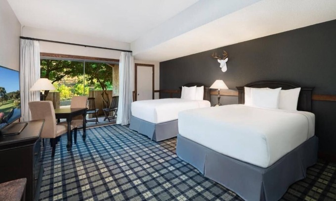 Boerne Hotel | Experience Bucolic Bliss: 2 Comfortable Units! Onsite Pool, Free Parking!