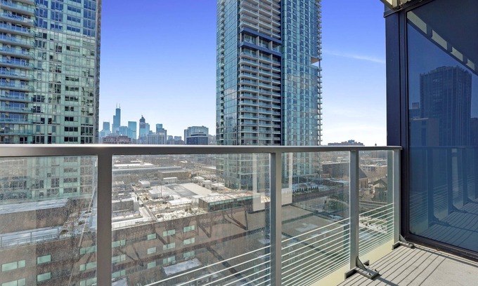 Near North Side Apartment | Experience Chic Chicago Living in Old Town – Spacious Suites & Luxe Amenities