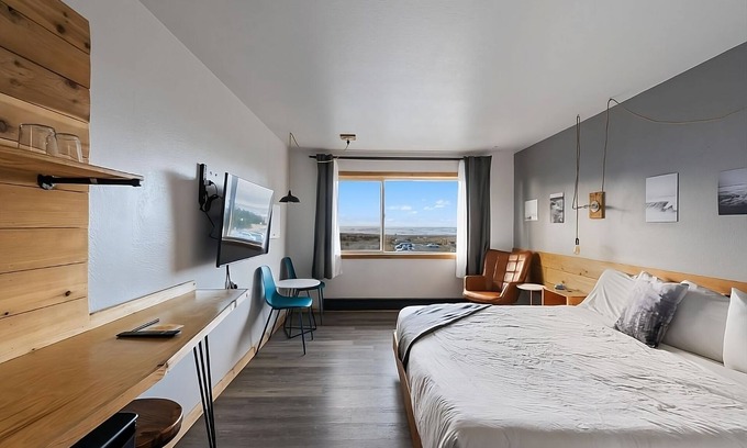 Long Beach Hotel | Experience Coastal Comfort! Indoor Swimming Pool, Pets Allowed, Free Parking!