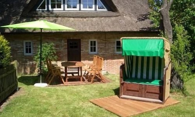 Thomsdorf House | "Experience family happiness at Lüntsches Schloss - your dream vacation awaits!"