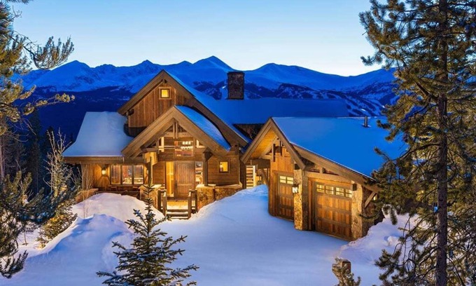 Baldy Mountain House | Experience luxury at Three Sisters Lookout with stunning mountain views.