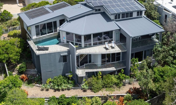 Castaways Beach House | Experience the epitome of coastal luxury at 32-512 David Low Way