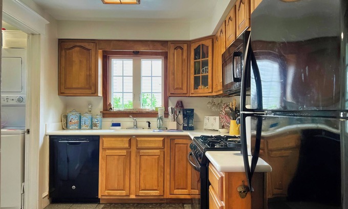 Avalon Cottage | Experience the Best of Avalon's Beaches without Breaking the Bank!