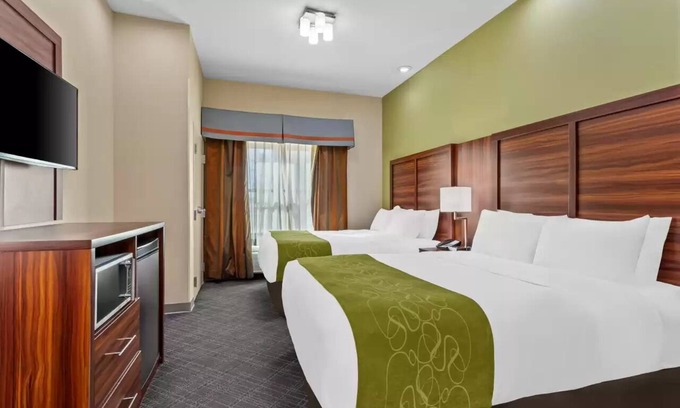 Roswell House | Experience The Best of Roswell - Spacious 2-Rooms w/Indoor Pool Near UFO Museum