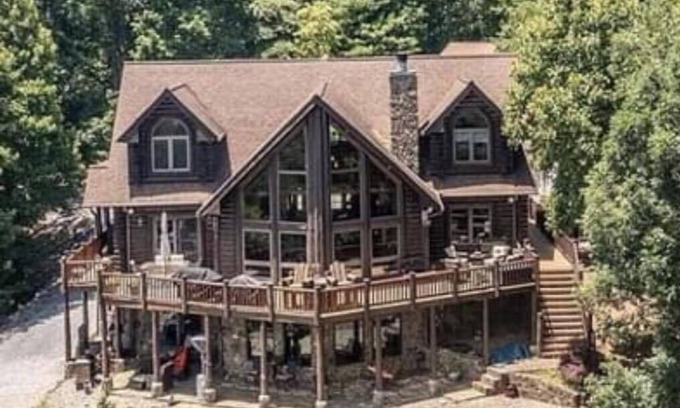 Ferguson Cabin | Experience Tranquility at Trinity Lodge, your Mountain Oasis in Leatherwood