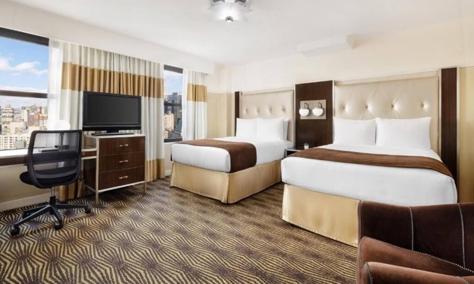 Garment District Hotel | Explore NYC from a Stylish Room in the Iconic New Yorker Hotel