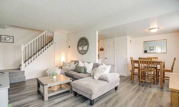 Bear Creek House | Explore Red Rocks & Green Mtn: Townhome w/Pool!