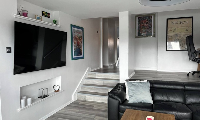 City Centre Glasgow Apartment | Exquisite 2-Bedroom Apartment in the Heart of Glasgow City Centre