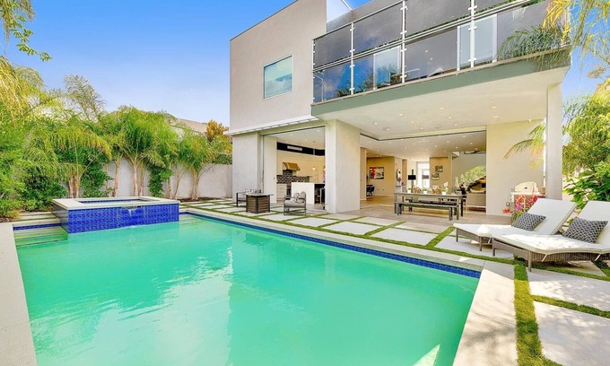 Beverly Grove Villa | Exquisite Elegance: Hollywood's Dream Villa with 4 Beds in Beverly Grove