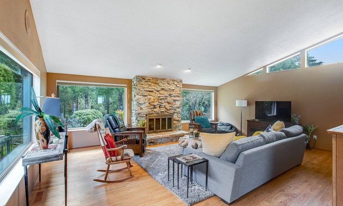 Netarts House | Exquisite Home w/Top-of-the-World Views, Free WiFi, Washer/Dryer