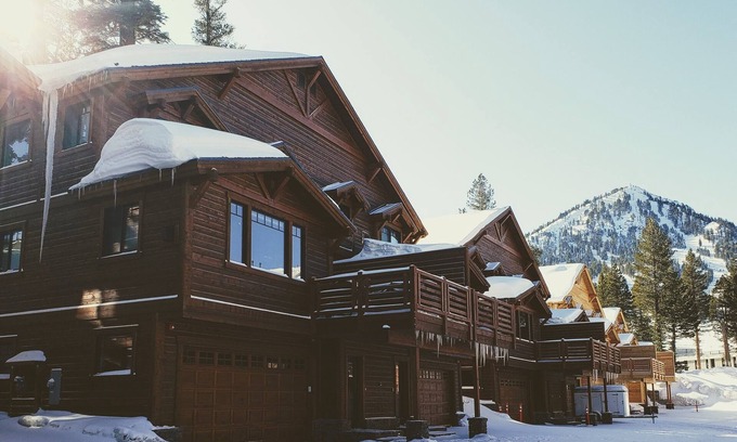 Mammoth Lakes House | Exquisite & Spacious - 2 hot tubs & garages, adjacent to Canyon, Ski in/out