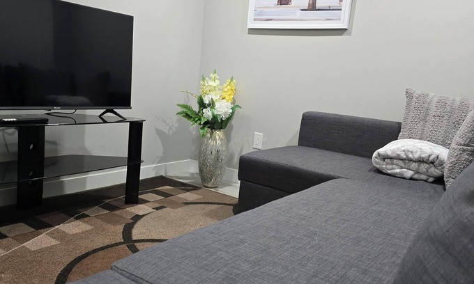 Evanston Apartment | Exquisite Studio close to Airport and amenities!