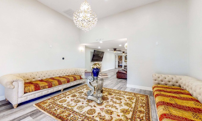 Quinlan House | Exquisite waterfront home with new construction